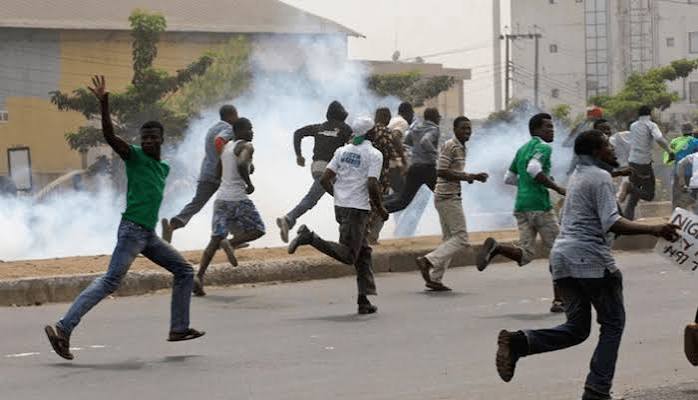 insecurity, people running